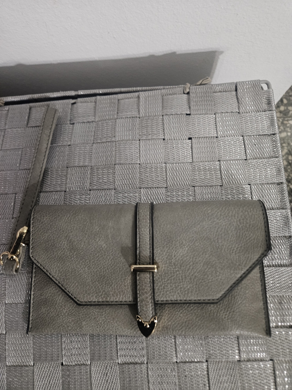 Women's Gray Envelope Crossbody Clutch with Strap